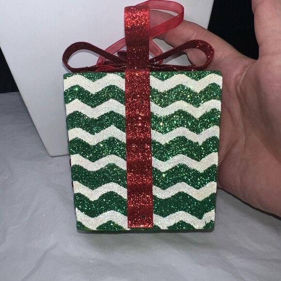 Pier‎ One Wooden Super Sparkle Present Ornament - Picture 3 of 9